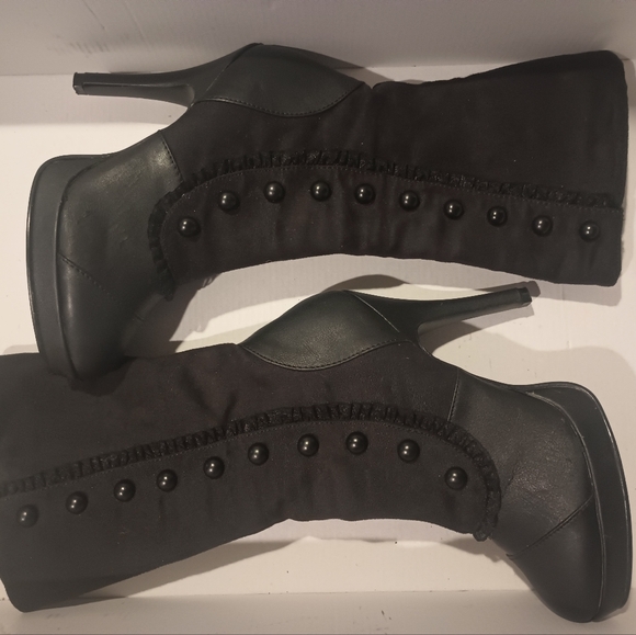 Victorian soft faux leather boots - Picture 1 of 6